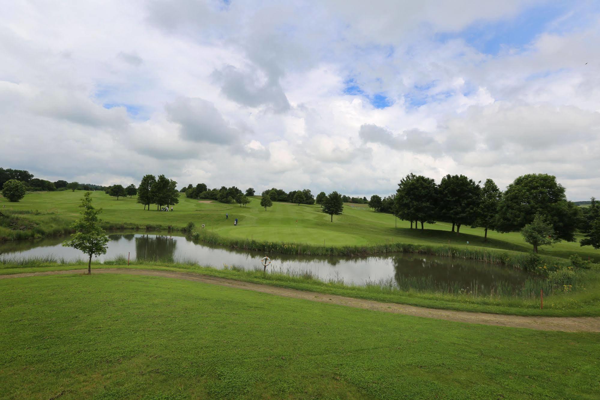 Apartments Golfpark Schlossgut Sickendorf เลาเทอร์บาค ภายนอก รูปภาพ