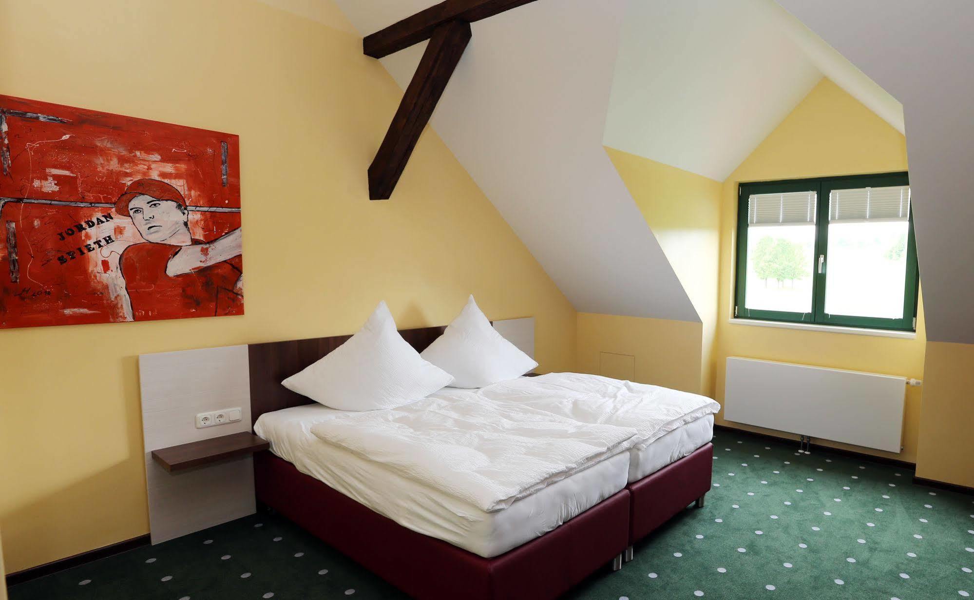 Apartments Golfpark Schlossgut Sickendorf เลาเทอร์บาค ภายนอก รูปภาพ