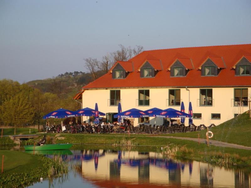 Apartments Golfpark Schlossgut Sickendorf เลาเทอร์บาค ภายนอก รูปภาพ
